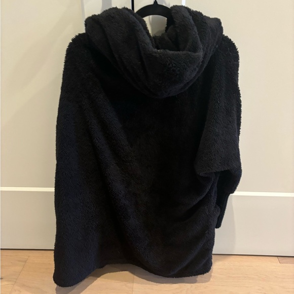 Fuzzy jacket - Picture 3 of 3